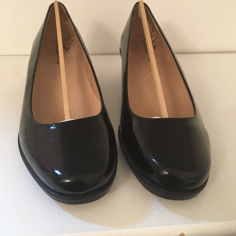 Shoes - Picture 2 of 4